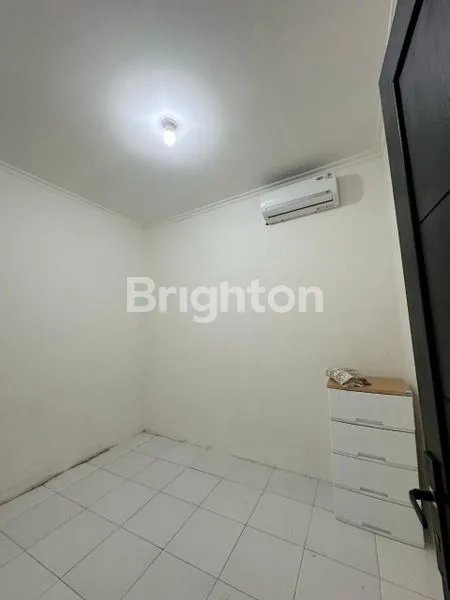 image DIJUAL CEPAT BANGUNAN 3 LT , BAWAH KIOS ATAS TEMPAT TINGGAL DI CIRACAS (2)