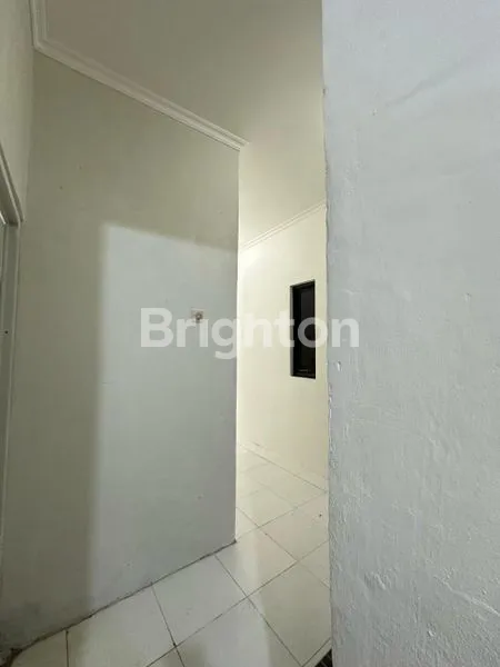 image DIJUAL CEPAT BANGUNAN 3 LT , BAWAH KIOS ATAS TEMPAT TINGGAL DI CIRACAS (4)