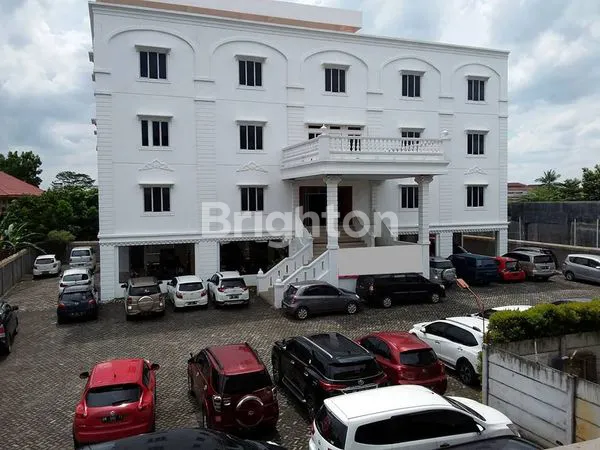 GEDUNG KOMERSIAL STRATEGIS DI SOEKARNO-HATTA PEKANBARU