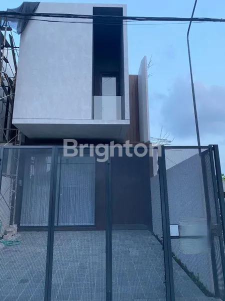 image RUMAH BARU GRESS 2 LANTAI DI DEKAT DHARMAHUSADA INDAH (1)