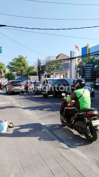 image GEDUNG 4 LANTAI PREMIUM DI JALAN RAYA KEROBOKAN (8)