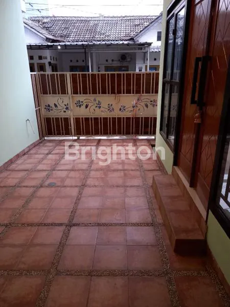 image RUMAH 2,5 LANTAI HUNIAN ASRI DAN LOKASI STRATEGIS DI TATYA ASRI SENTUL (2)