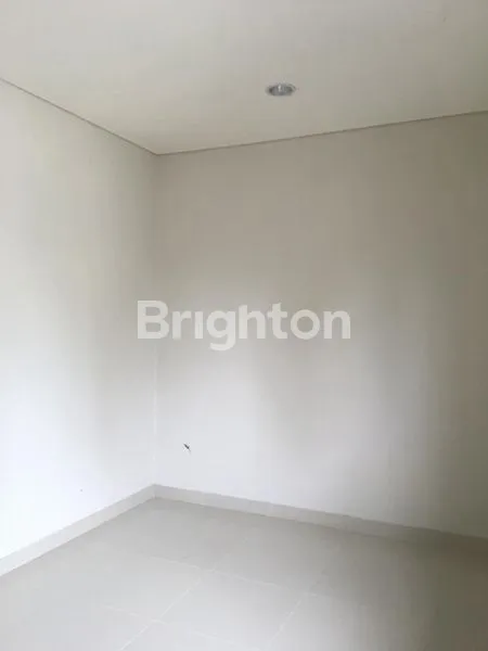 image RUMAH MEWAH 2 LANTAI CLUSTER PRECIA BSD - LT 84M2 SIAP HUNI (2)