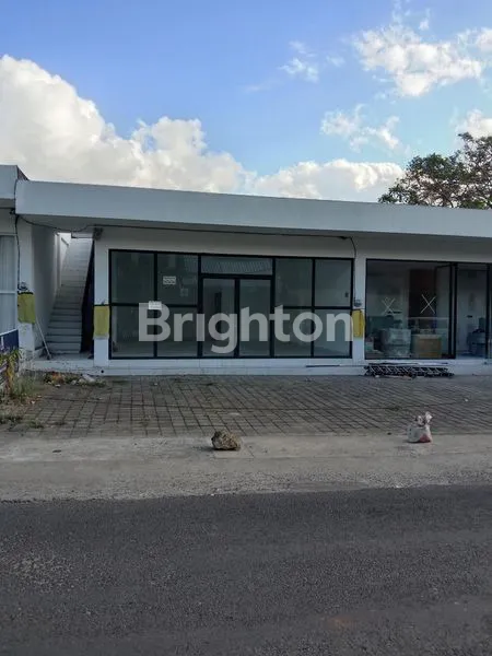 image TOKOH STRATEGIS DI JALAN UTAMA PANTAI SULUBAN (2)