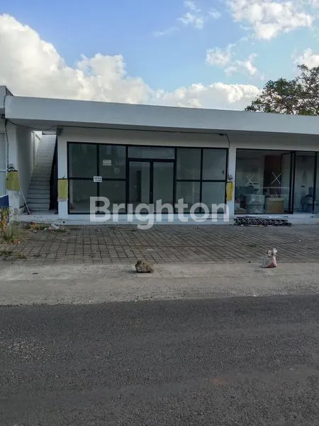 image TOKOH STRATEGIS DI JALAN UTAMA PANTAI SULUBAN (4)