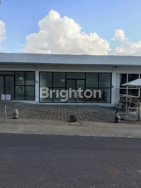 TOKOH STRATEGIS DI JALAN UTAMA PANTAI SULUBAN