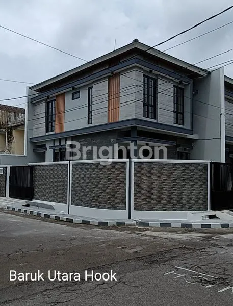 image RUMAH HOOK MEWAH 2 LANTAI DI BARUK UTARA - 4KT, ROW 2.5 MOBIL (1)