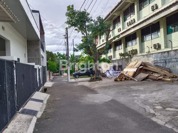 image RUMAH DEKAT STASIUN 2 ½ LANTAI DI PONDOK KOPI JAKARTA TIMUR SHM (8)