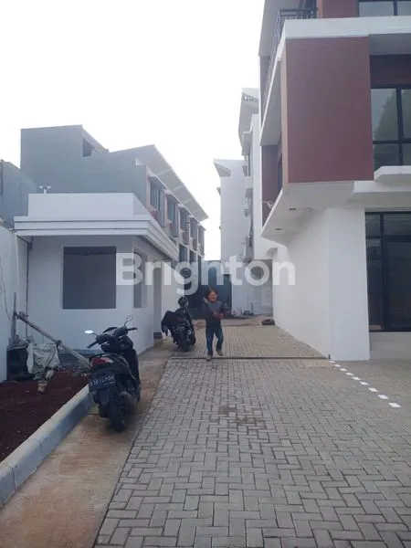 image RUMAH BANGUNAN BARU DI MENTENG WADAS JAKARTA SELATAN (4)