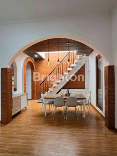 image RUMAH MEWAH 2 LANTAI FULL FURNISH DI GRIYA KARANG INDAH PURWOKERTO (5)