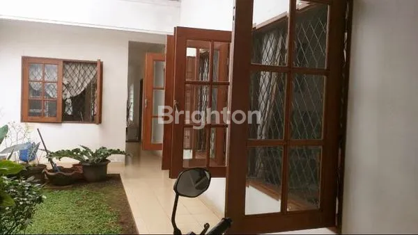 image RUMAH MEWAH & LUAS DI KAWASAN ELIT LEBAK BULUS – SHM, SIAP HUNI (8)