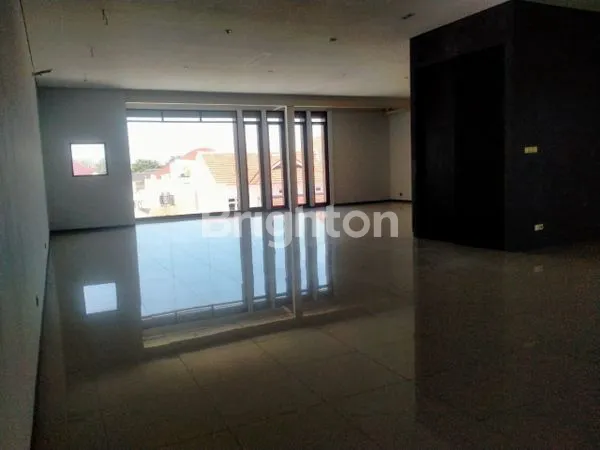 image *RUMAH GEDUNG DHARMAHUSADA INDAH 3 LANTAI EX KANTOR, DEKAT GALAXY MALL, MERR, UNAIR, WISMA PERMAI* (2)