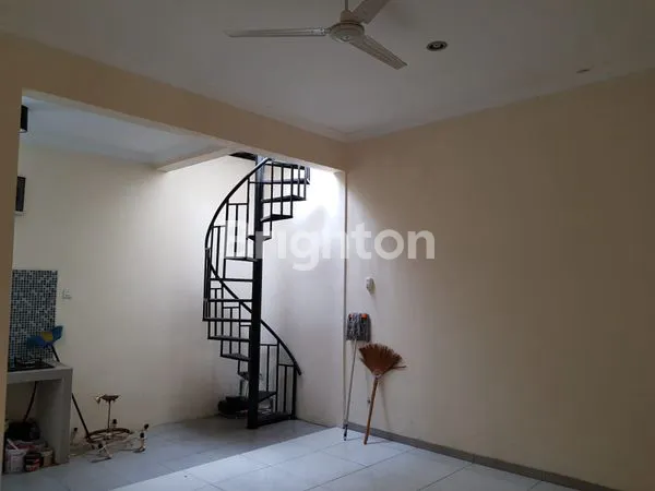 image RUMAH DI SEBELAH THE PARK MALL (4)