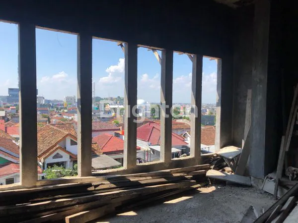 image RUMAH GOTONG ROYONG DIJUAL MURAH SIAP BANGUN 3 LANTAI TENGAH KOTA (6)