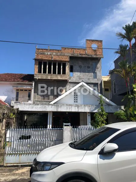 image RUMAH GOTONG ROYONG DIJUAL MURAH SIAP BANGUN 3 LANTAI TENGAH KOTA (1)