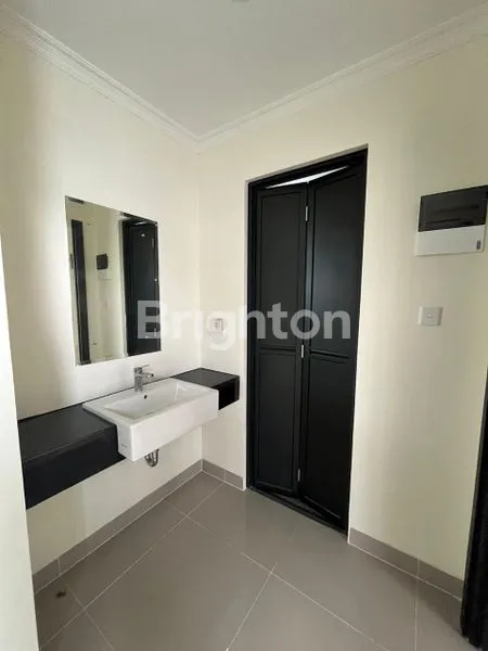 image RUMAH MODERN SIAP HUNI DI CLUSTER LEONORA SUMMARECON SERPONG (7)