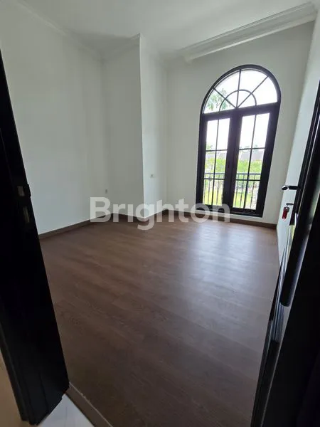 image RUMAH MEWAH HOOK 3 LANTAI AMERICAN CLASSIC DI VANYA PARK BSD (3)