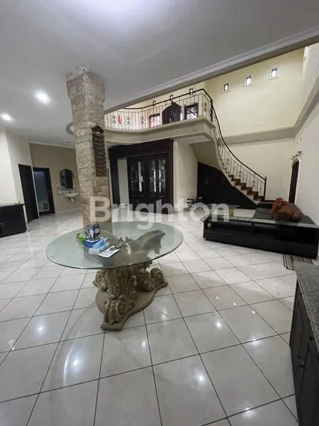 image RUMAH MEWAH 2 LANTAI DEKAT LIVING WORLD DENPASAR (3)