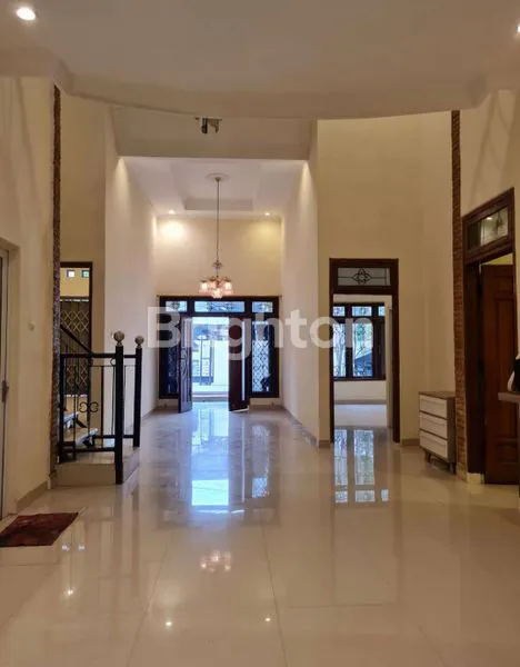 image RUMAH MEWAH DI SEMARANG INDAH (8)