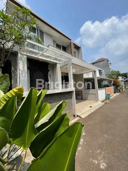 image RUMAH BANGUNAN MODERN DEKAT AKSES PINTU TOLL BRIGIF JAGAKARSA JAKARTA SELATAN (1)