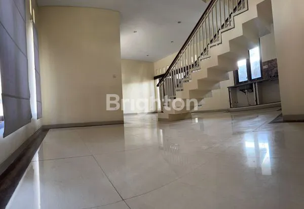 image RUMAH LUAS 2 LANTAI DI TENGAH KOTA DENPASAR (4)