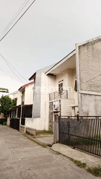 image RUMAH 2 LANTAI FULL FURNISH DI BATAM RESIDENCE KRAMAT JATI (1)