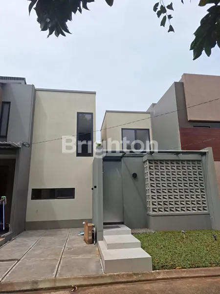 image DIJUAL RUMAH ELEGAN 2 LANTAI DI SERPONG GARDEN 1 - CISAUK (1)