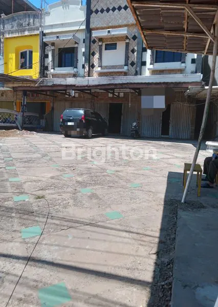 image RUKO GANDENG DUA PINTU TIGA LANTAI AREA BASUKI RAHMAT (1)