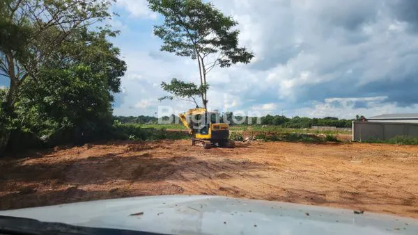 image LAHAN KOMERSIAL DENGAN LUAS 2.396 M2 PINGGIR JALAN TRANS KALIMANTAN KM. 2,7 AMBAWANG (2)