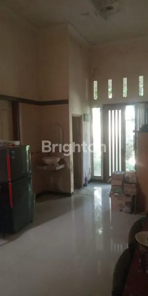 image RUMAH SIAP HUNI DENGAN TANAH YANG LUAS DI KARTOHARJO MADIUN (3)