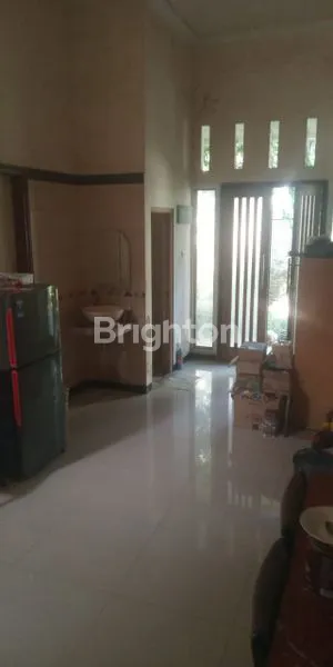 image RUMAH SIAP HUNI DENGAN TANAH YANG LUAS DI KARTOHARJO MADIUN (2)