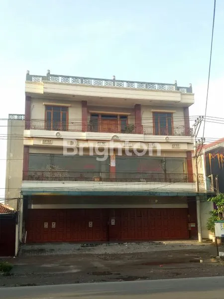 image SHOWROOM DI JALAN MAJAPAHIT (1)