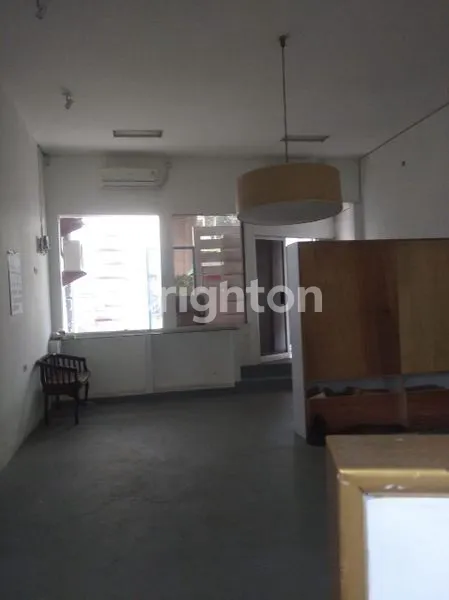 image RUKO 2 LANTAI SIAP UNTUK USAHA DI JALAN PRAPANCA RAYA JAKARTA (2)