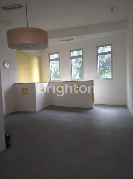 image RUKO 2 LANTAI SIAP UNTUK USAHA DI JALAN PRAPANCA RAYA JAKARTA (3)