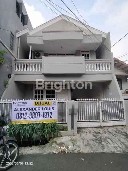 HARGA AWAL 2,5M TURUN HARGA 2,2M RUMAH 2 LANTAI TERAWAT BAGUS , GARASI 1 MOBIL PAJERO BISA MASUK , ROW 2 MOBIL PASS , DAERAH SLIPI KEMANGGISAN  - JAKARTA BARAT