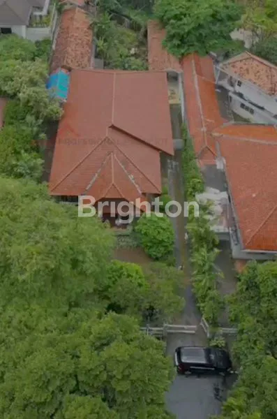 image RUMAH HERITAGE DI LINGKUNGAN ELIT MENTENG , ASRI. TENANG (2)