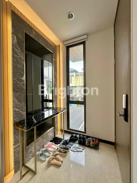 image RUMAH MEWAH THE ZORA BSD HOEK FULL FURNISH 11.8 X 17 JARANG ADA (4)