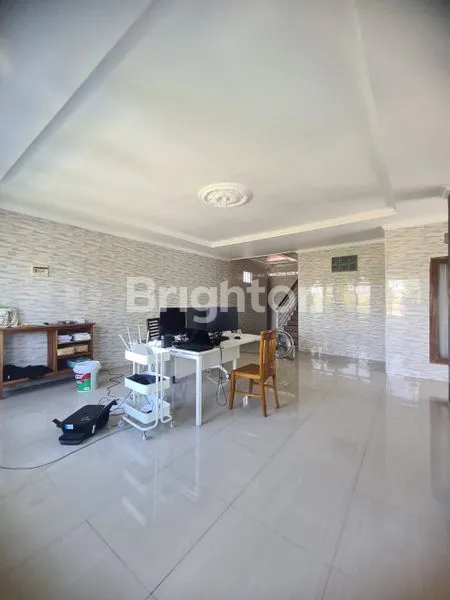 image RUMAH MEWAH 3 LANTAI SEMI-FURNISHED DI JIMBARAN DEKAT TOL (3)