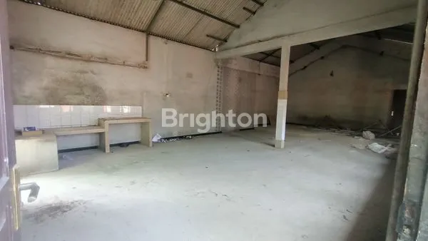 image RUMAH DAN TEMPAT USAHA DI RING ROAD MOJOSONGO (7)