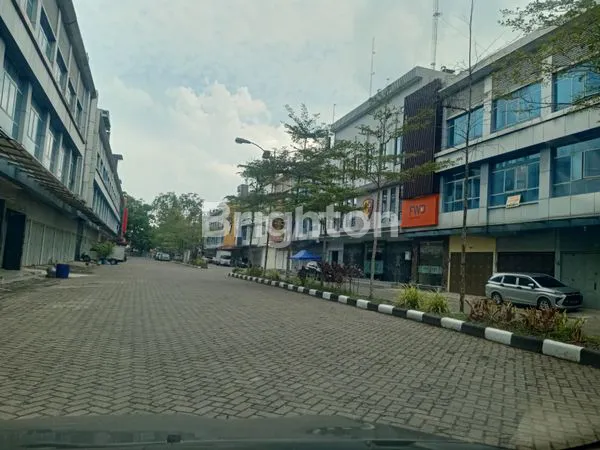 RUKO 3 LANTAI PREMIUM DI CBD POLONIA MEDAN - SHM