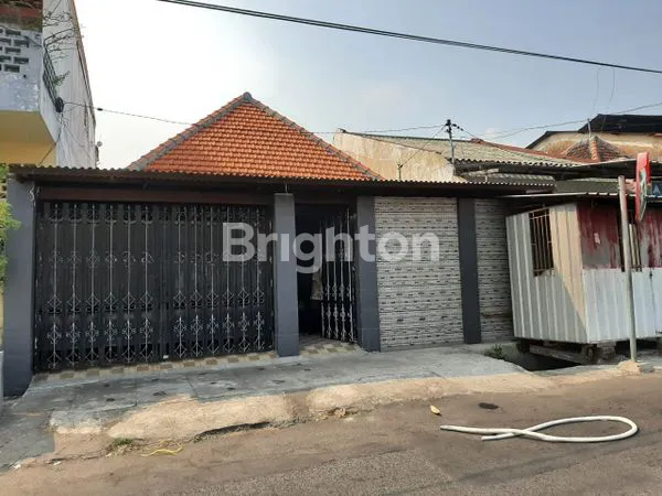 RUMAH DI JALAN TAMBAK ADI SURABAYA