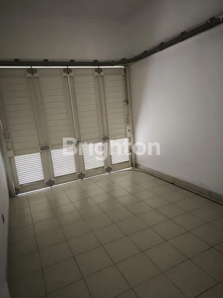 image RUMAH MEWAH 2 LANTAI DI PONDOK HIJAU GOLF, GADING SERPONG (7)