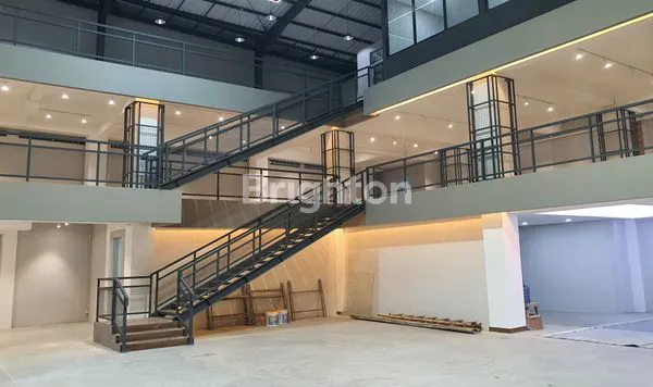 image GEDUNG 3 LANTAI BAGUS PARKIR LUAS 100 METER DARI JALAN SUDIRMAN SEMARANG (1)
