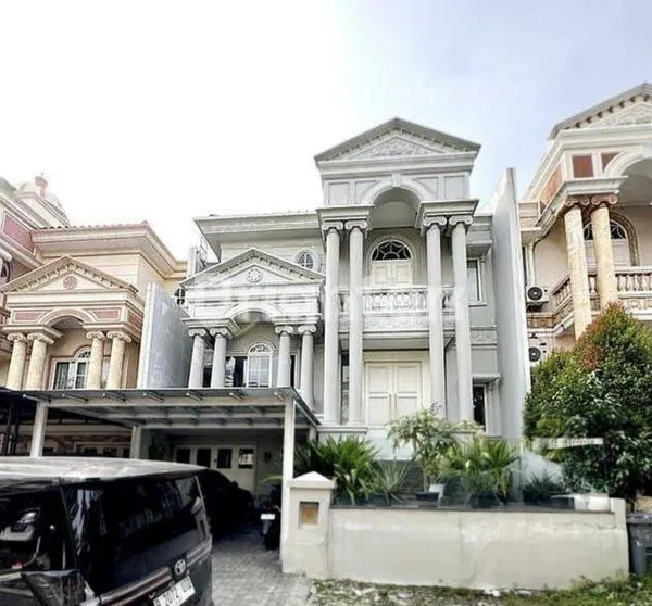 image RUMAH PIK ROME 10 X 25 FULL FURNISHED PANTAI INDAH KAPUK CLUSTER KUDA LAUT (1)