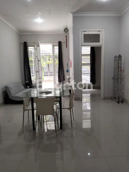 RUMAH TINGGAL ANGKAT KOPER DI MEDAN