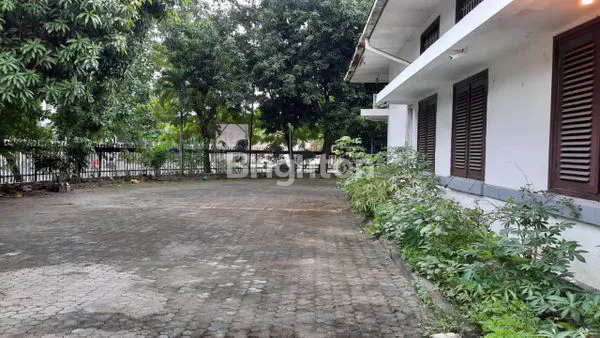 RUMAH HOOK DI BENGAWAN SURABAYA