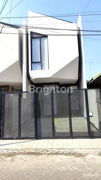 image RUMAH MODERN DI SUTOREJO UTARA JALAN UTAMA, FULL FURNISH DENGAN KONSEP TERKINI (1)