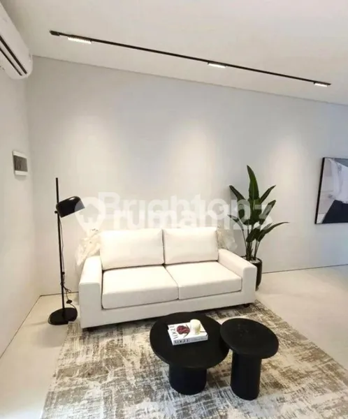 image RUMAH MODERN DI SUTOREJO UTARA JALAN UTAMA, FULL FURNISH DENGAN KONSEP TERKINI (4)