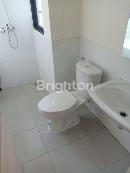 image RUMAH 2 LANTAI MODERN DI CENDANA PARC KARAWACI - 5 MENIT KE TOL (4)