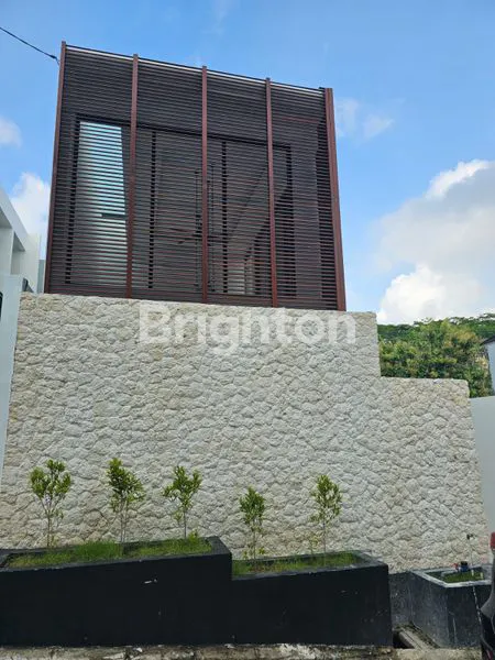 image RUMAH EKSKLUSIF DENGAN KOLAM RENANG DI DHARMAWANGSA KAMPIAL-BALI. (5)